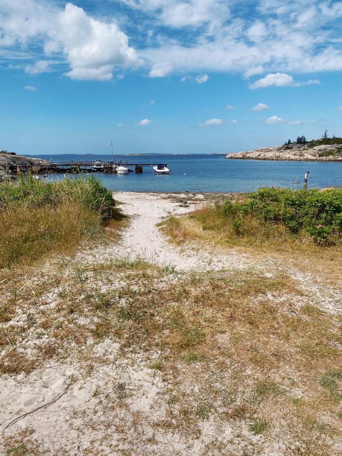 Guesthouse, Not Even A Minute Walk To The Ocean Kullavik Exterior photo